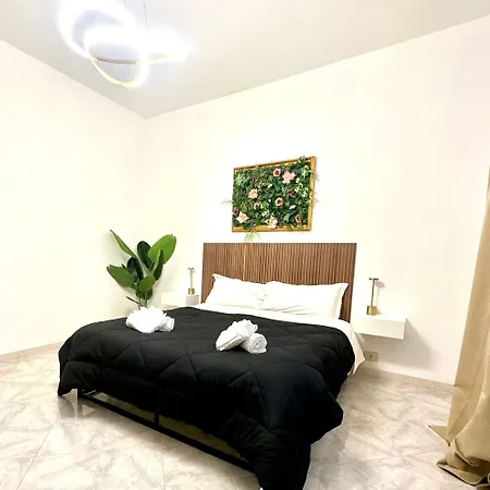 Golden Luxury - San Giovanni - 10 Min To Basilica Of San Giovanni - 25 Min To Colosseum Appartamento Roma